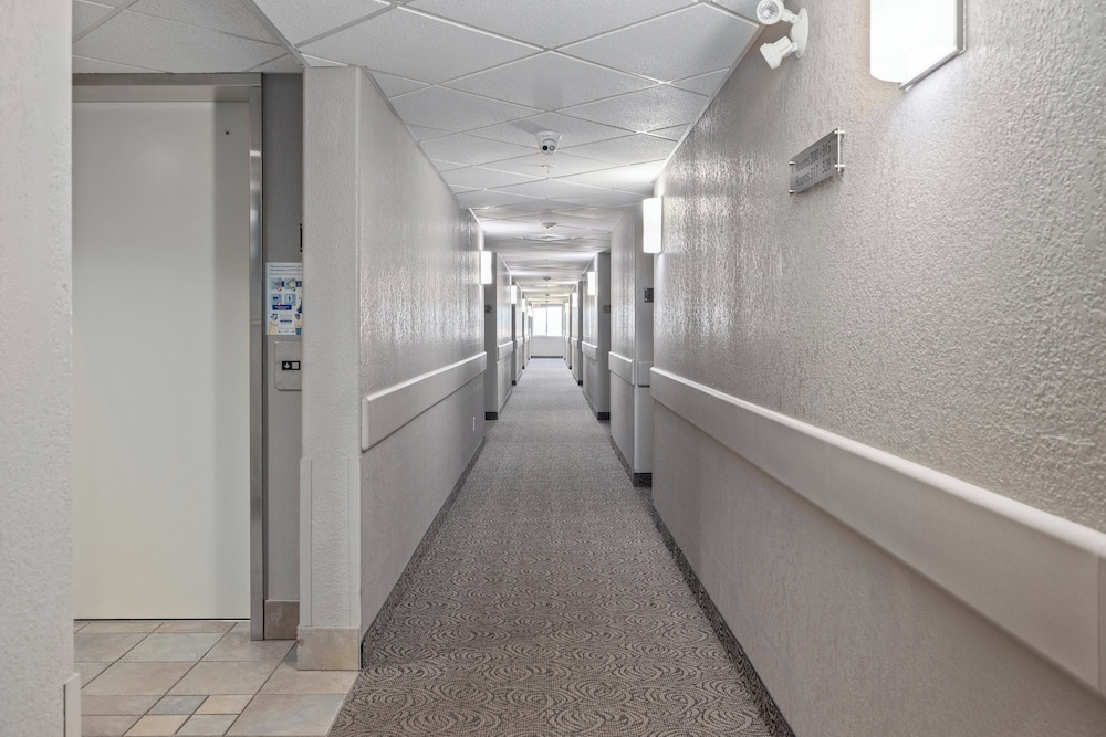 HOME INN EXPRESS MEDICINE HAT 49/72