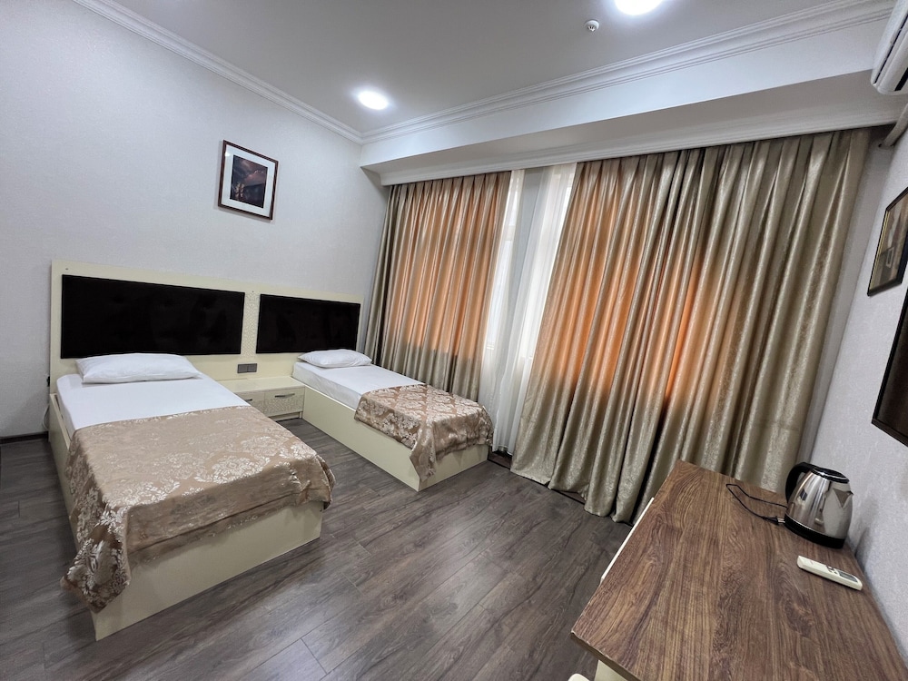 Khaghani Center Hotel 6/49
