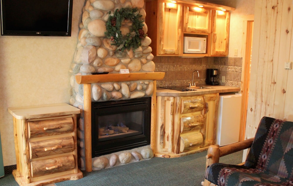 Spirit Lake Lodge and Snowmobile Rentals 44/63