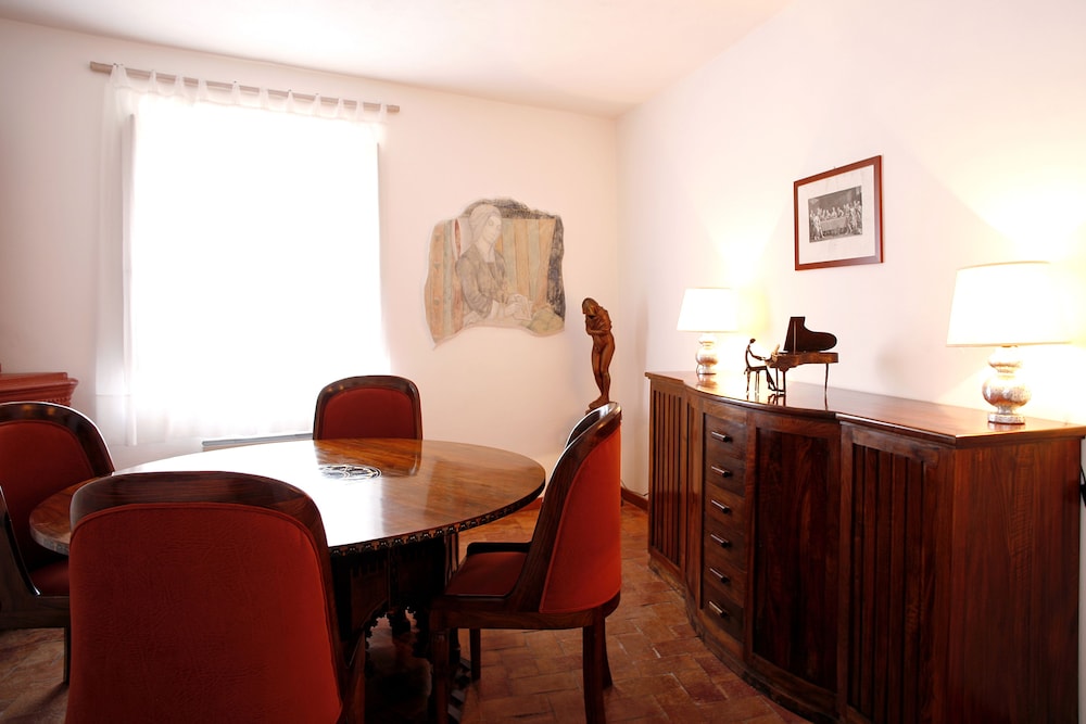 LA LOCANDA DELLE DONNE MONACHE 45/59