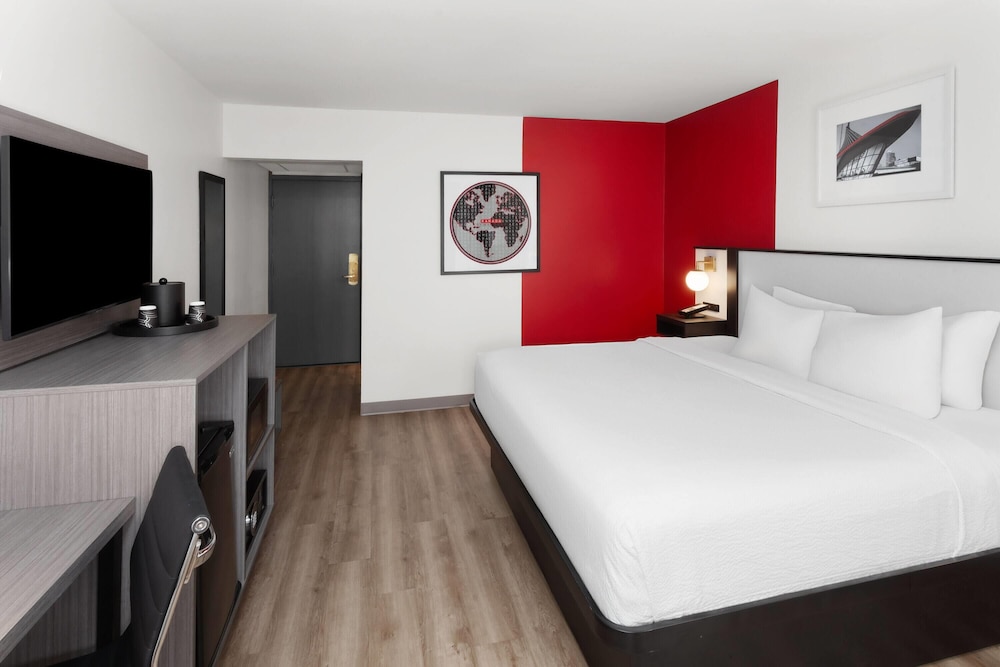 ROOM, KING BED