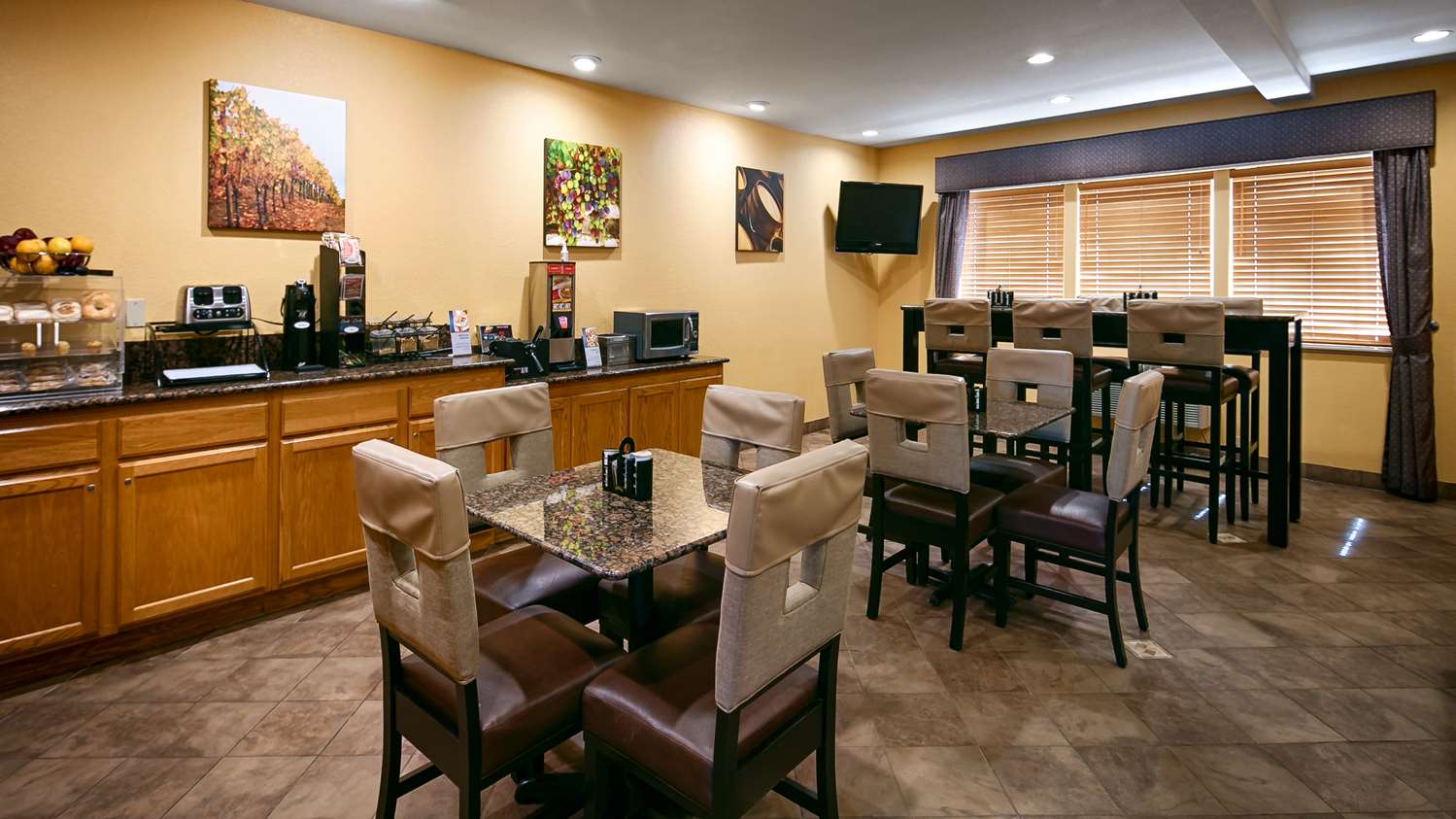 Best Western Dallas Inn & Suites 8/9