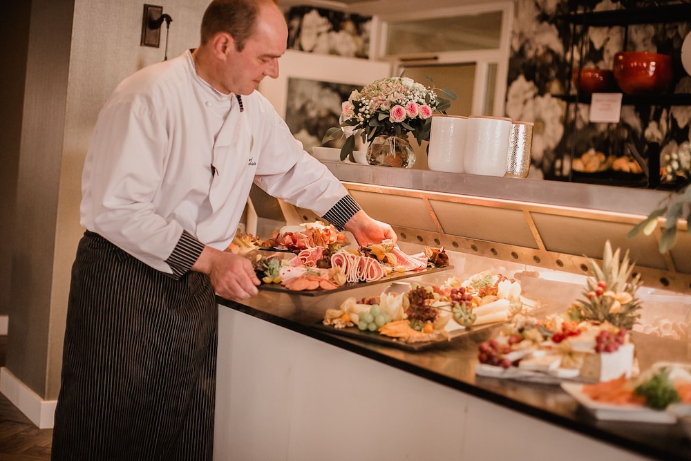 Van Der Valk Schlosshotel Grosser Gasthof 42/59