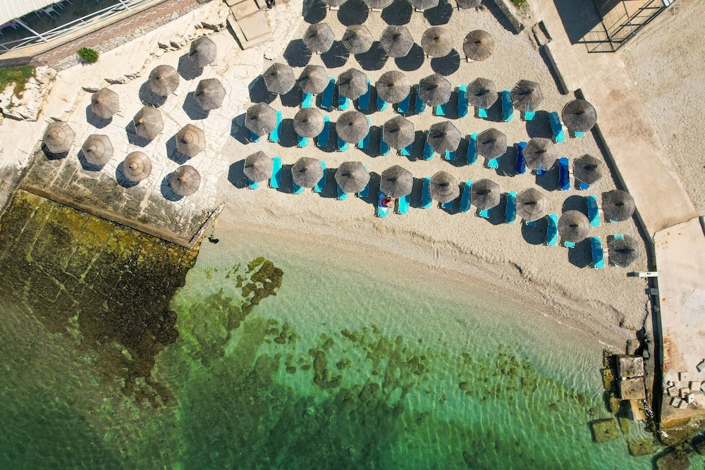 Oceanic Overview Suites 1/50