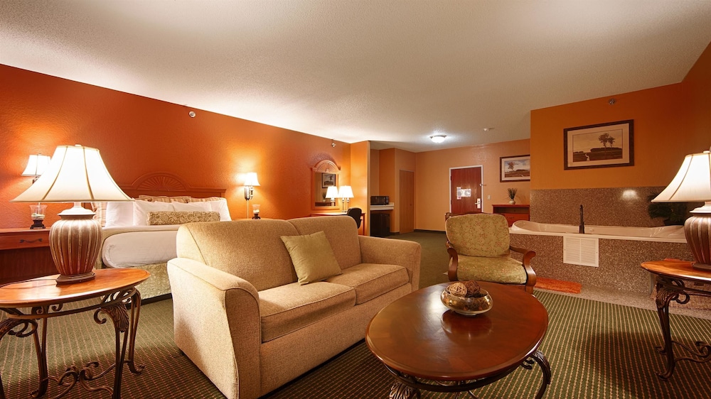 AmericInn by Wyndham Grinnell 40/60