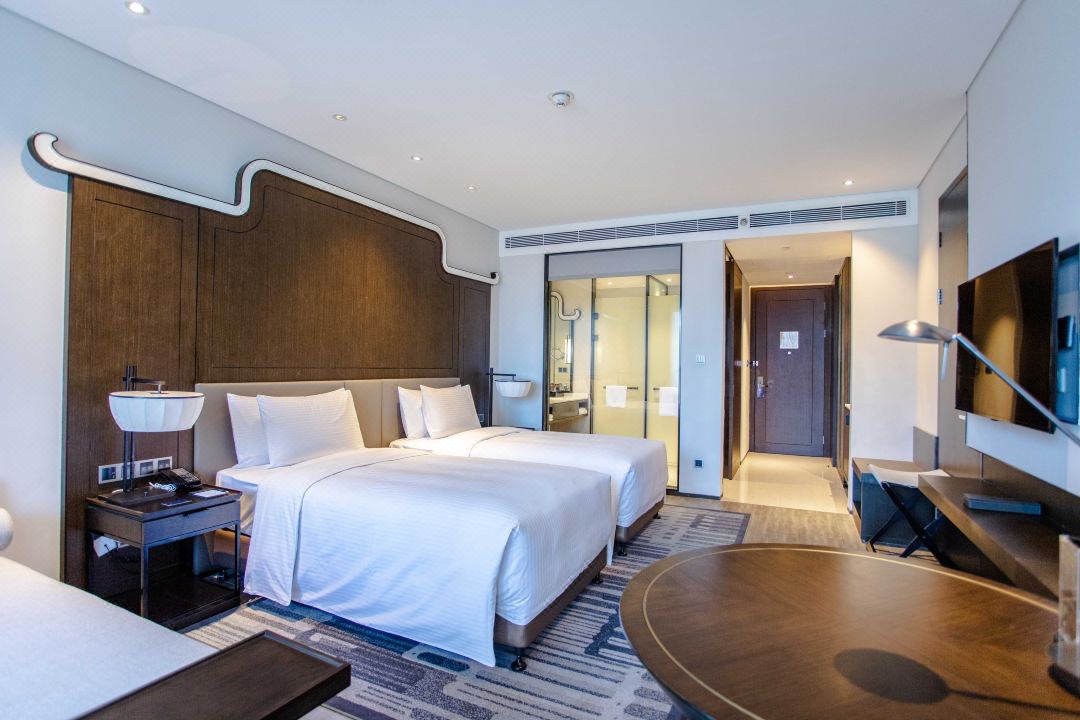 Superior, Twin Beds, City View