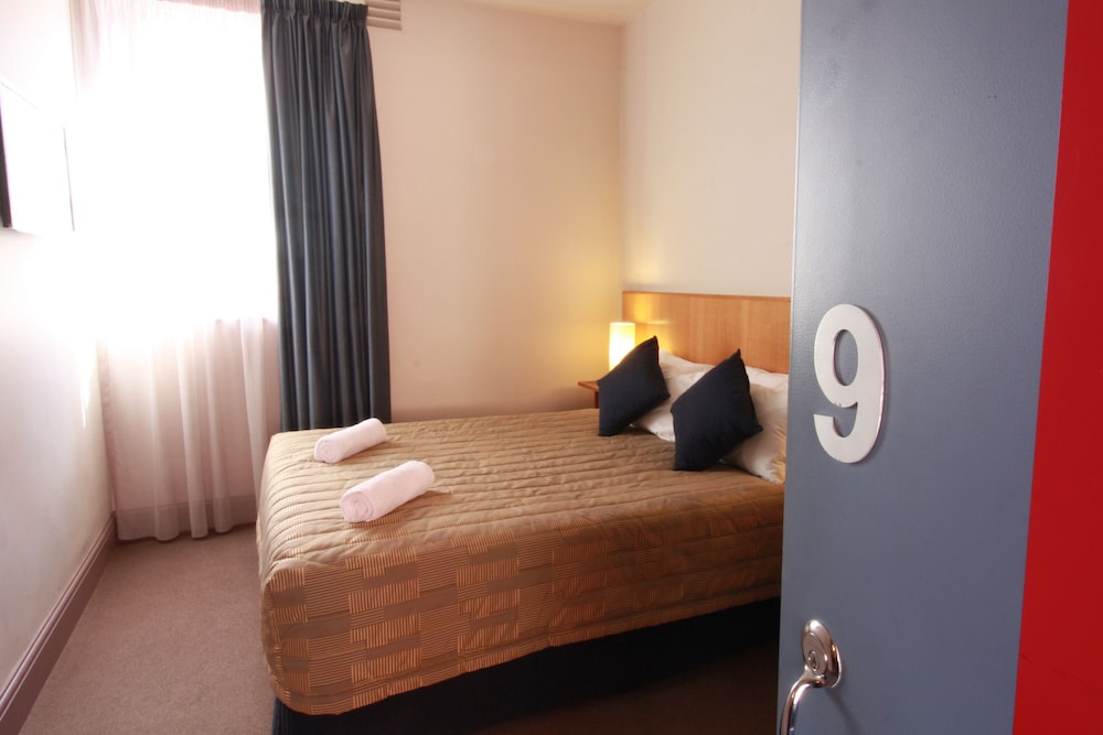 Central Hotel 28/55