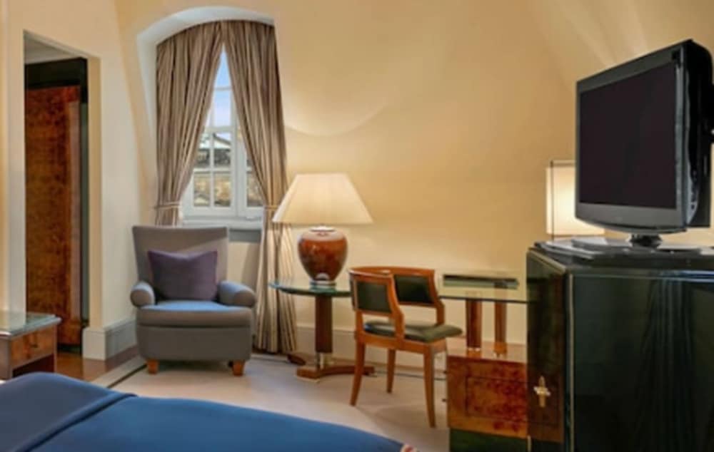 Taschenbergpalais Kempinski Hotel 60/66