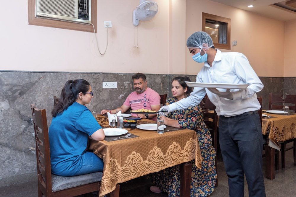 Hotel Royal Inn Igi 34/41