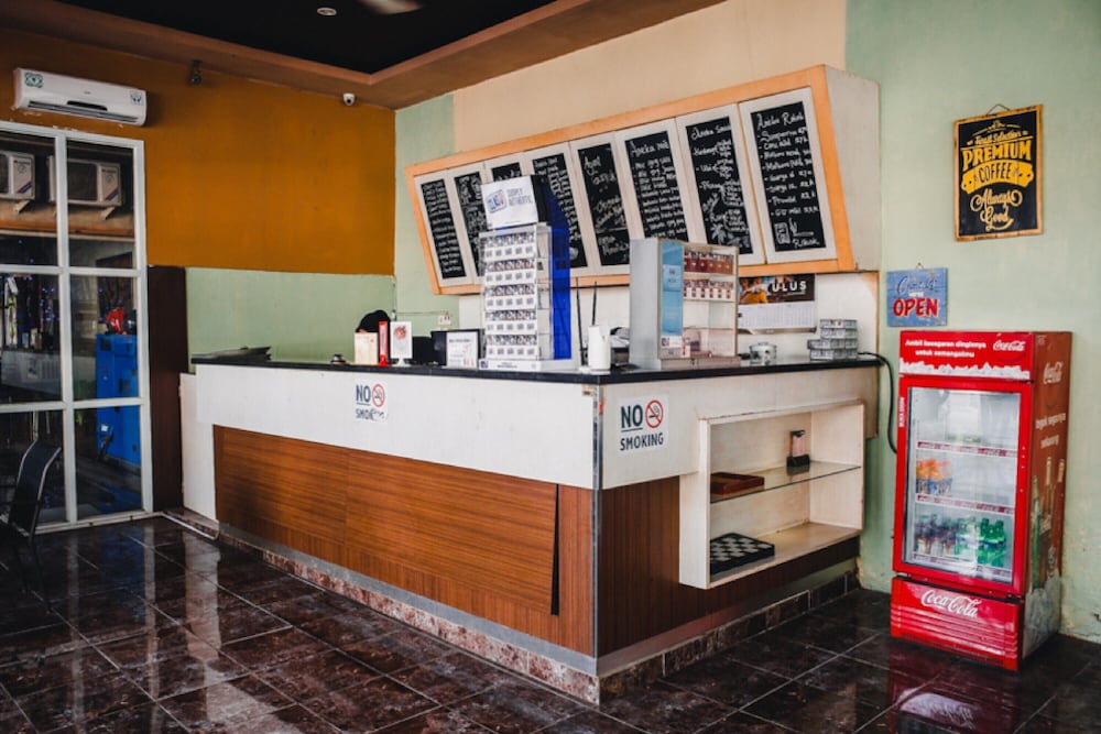 RedDoorz Plus near Sultan Hasanuddin Airport 3/23