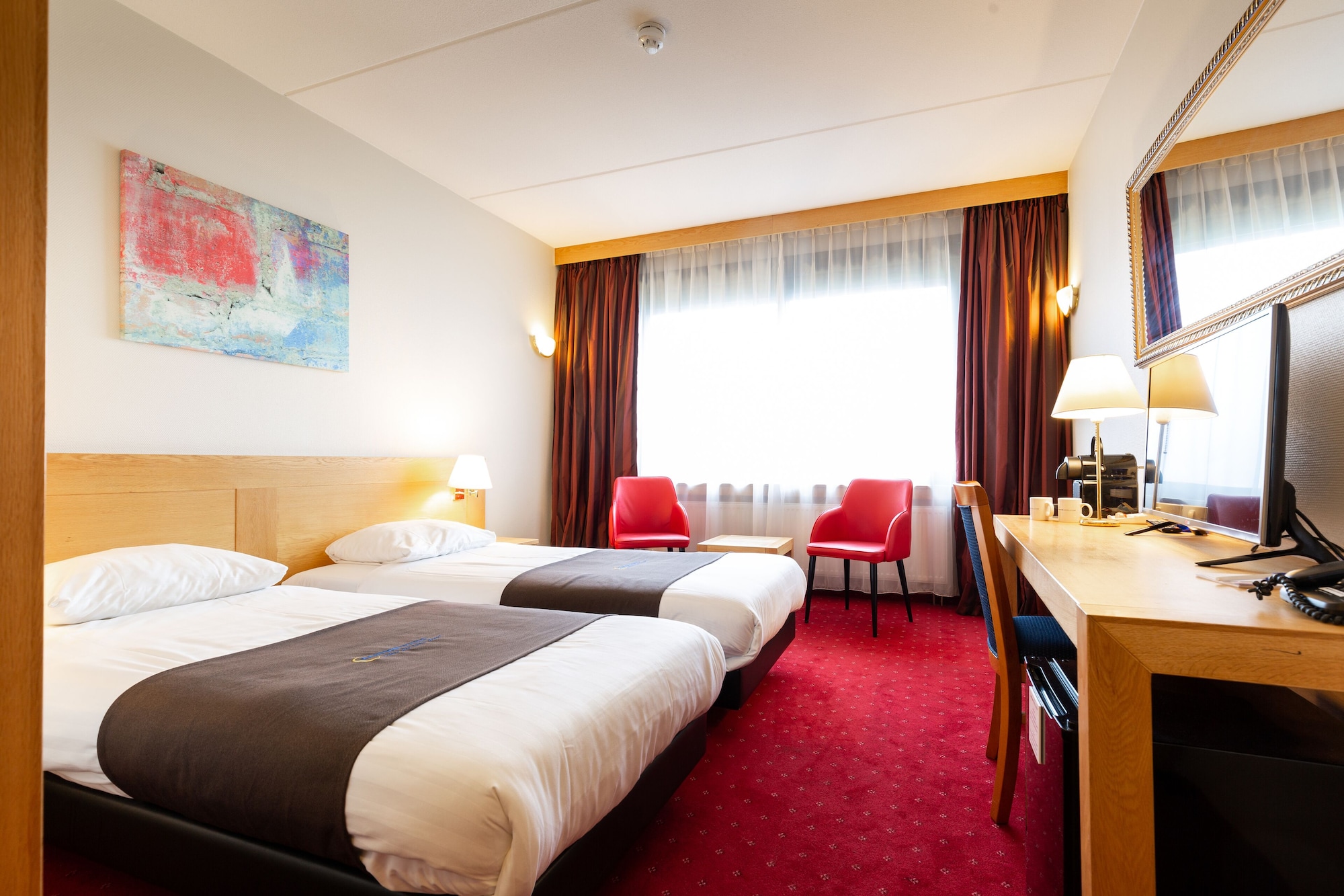 DELUXE, TWIN BEDS