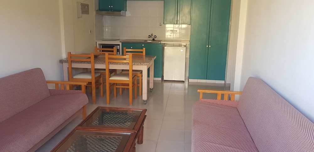 Senator Hotel Apartments - Adults Only 55/70