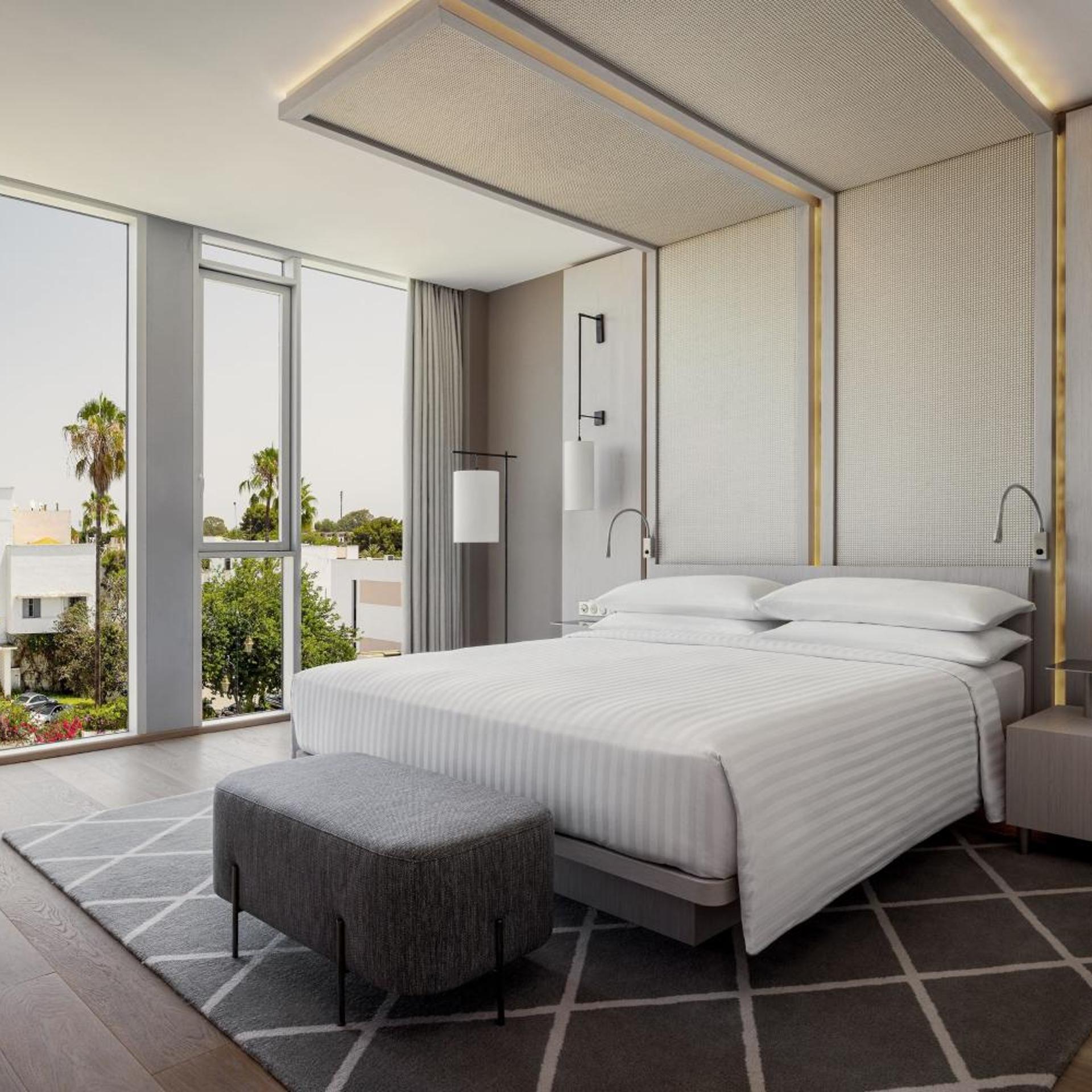 Executive, Suite, King Bed, City View, Club Lounge Access