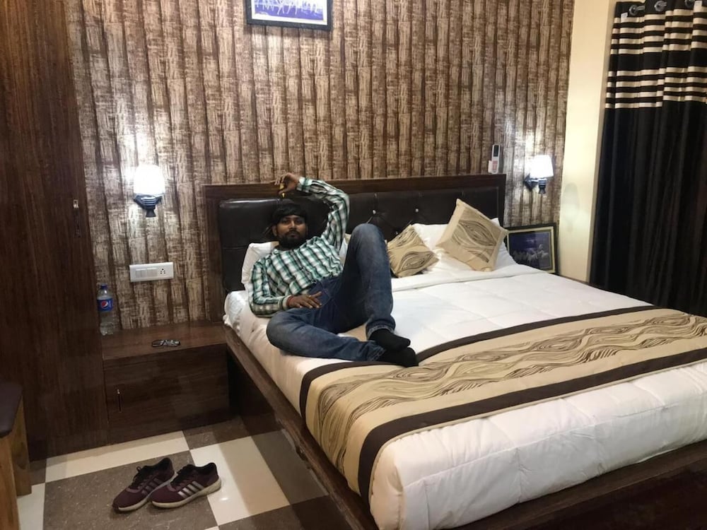 Hotel King's Banaras 8/19
