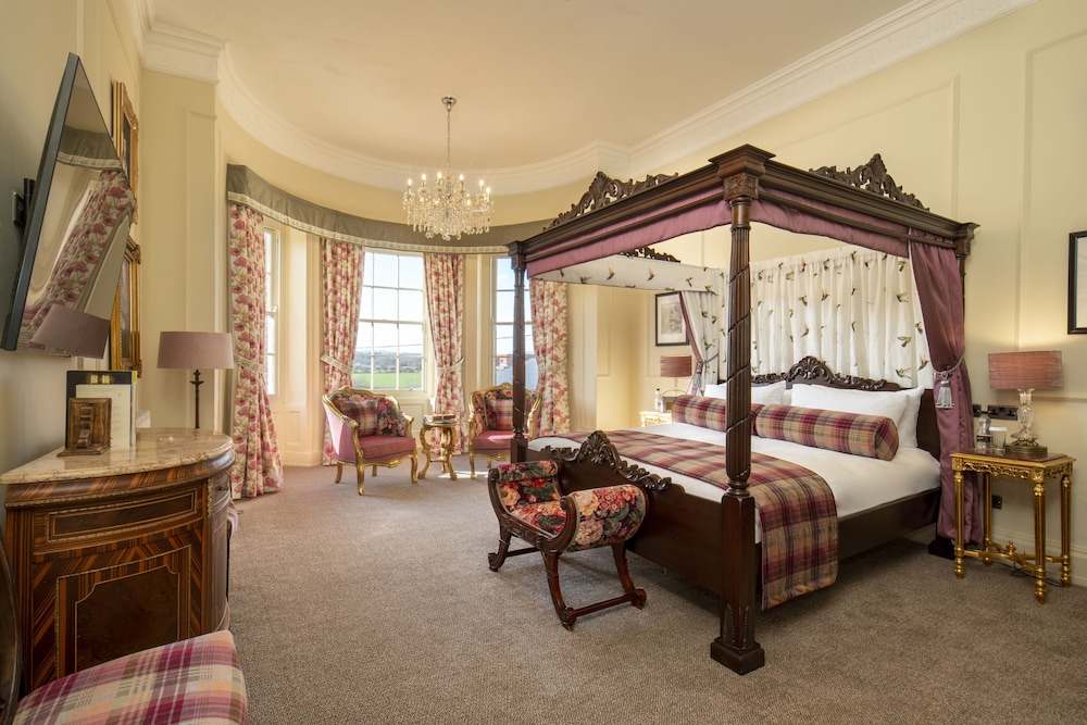 Tudor House Hotel 47/85