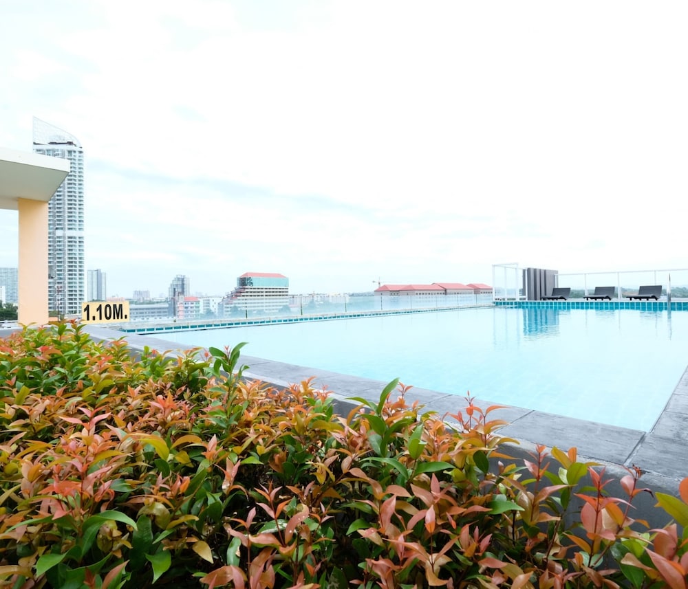 Sunday Beachfront View Jomtien Pattaya 65/70