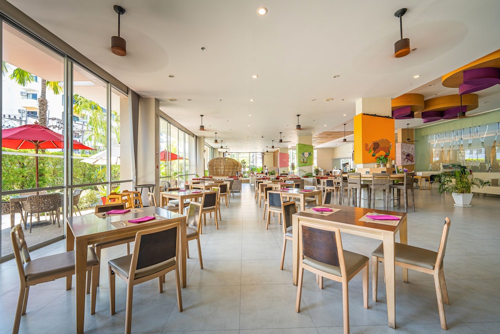 Ramada By Wyndham Phuket Deevana 49/70