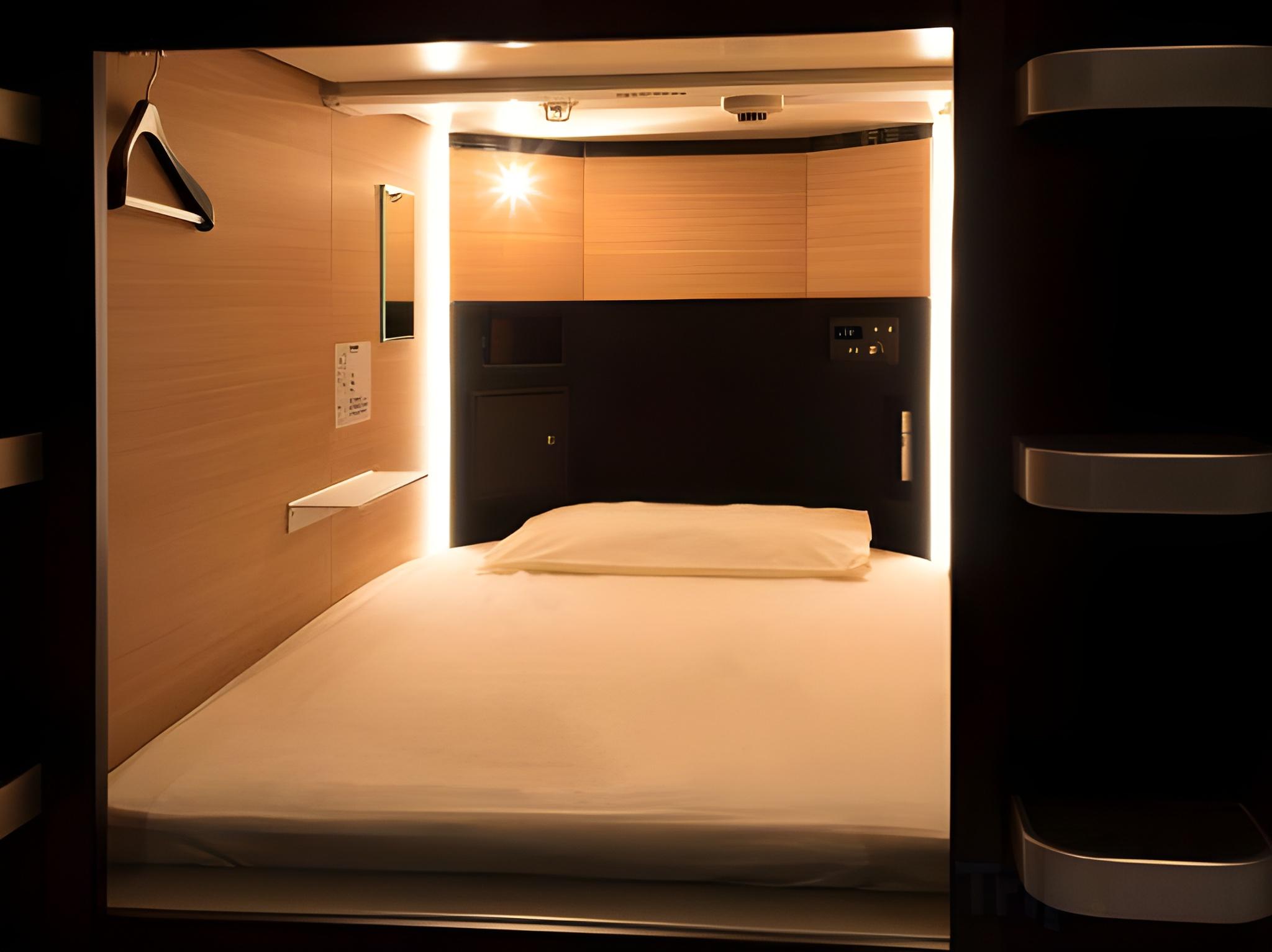 Capsule, Male Dorm