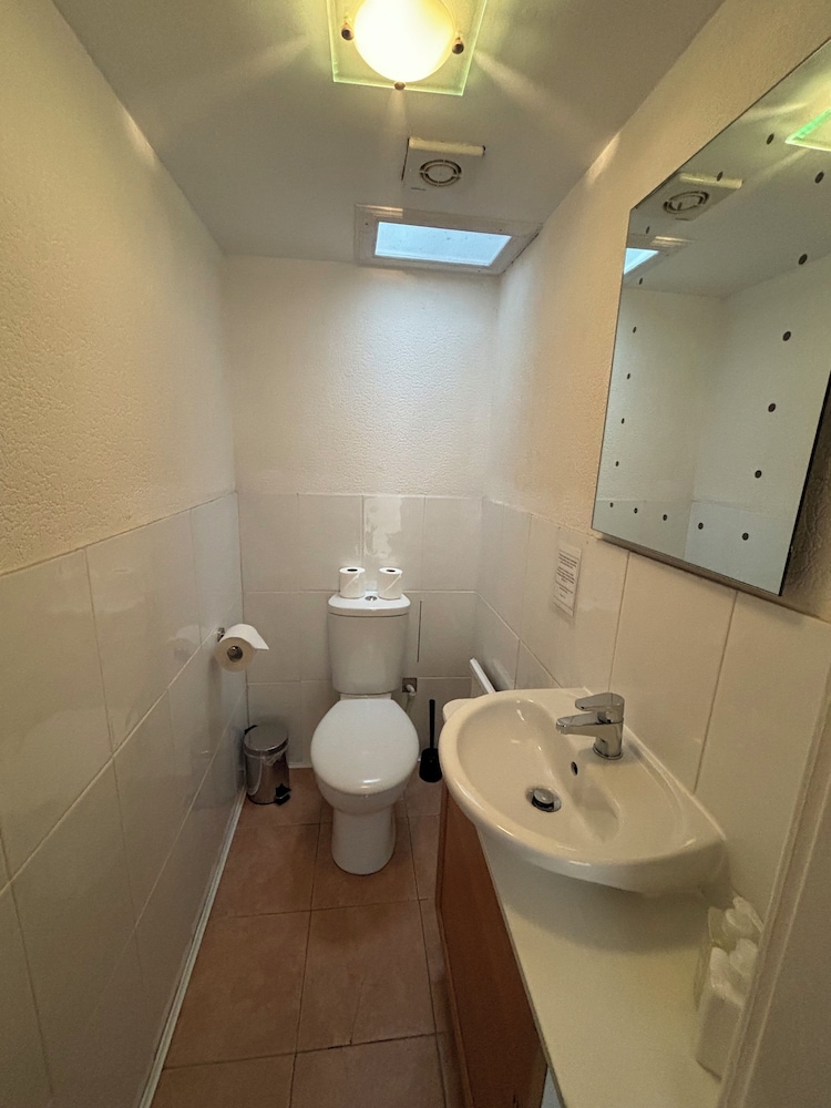 Clarin Guest House 23/28