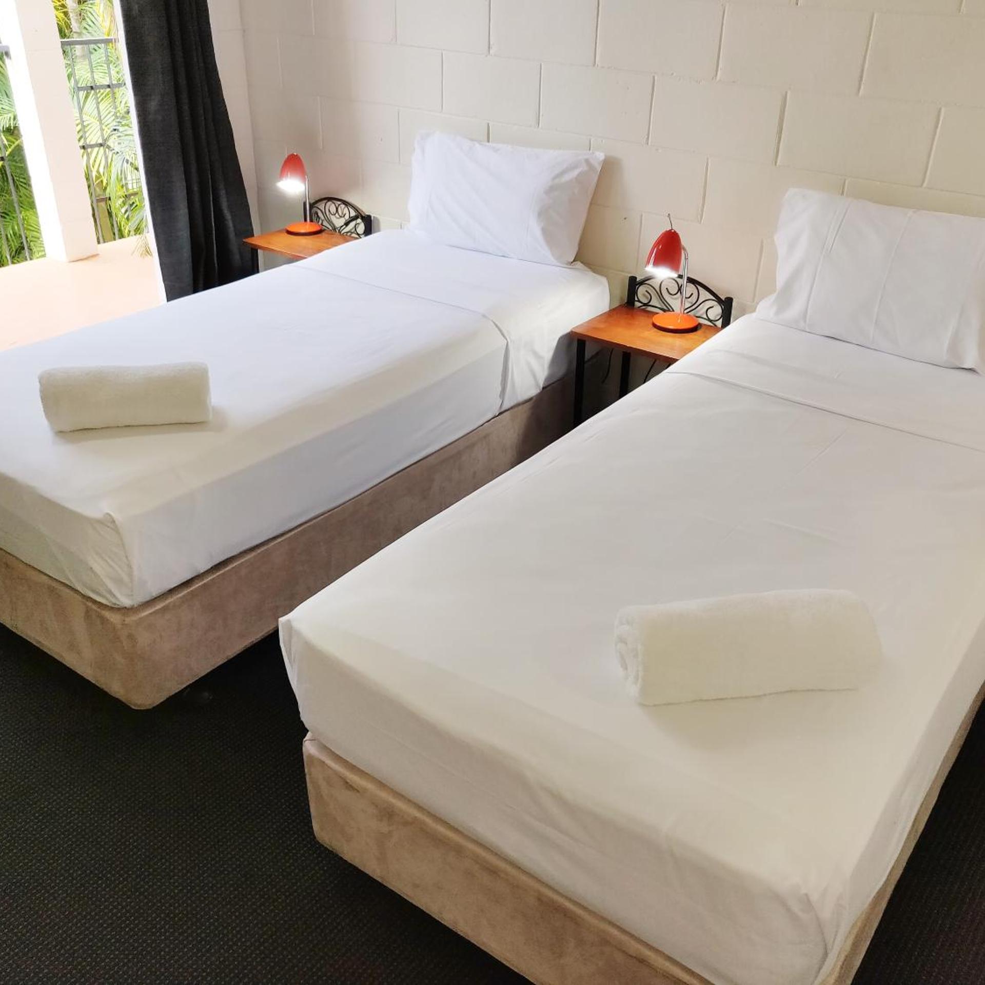 Motel, Twin Beds