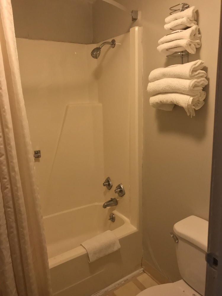 Rodeway Inn Findlay University Area 14/43