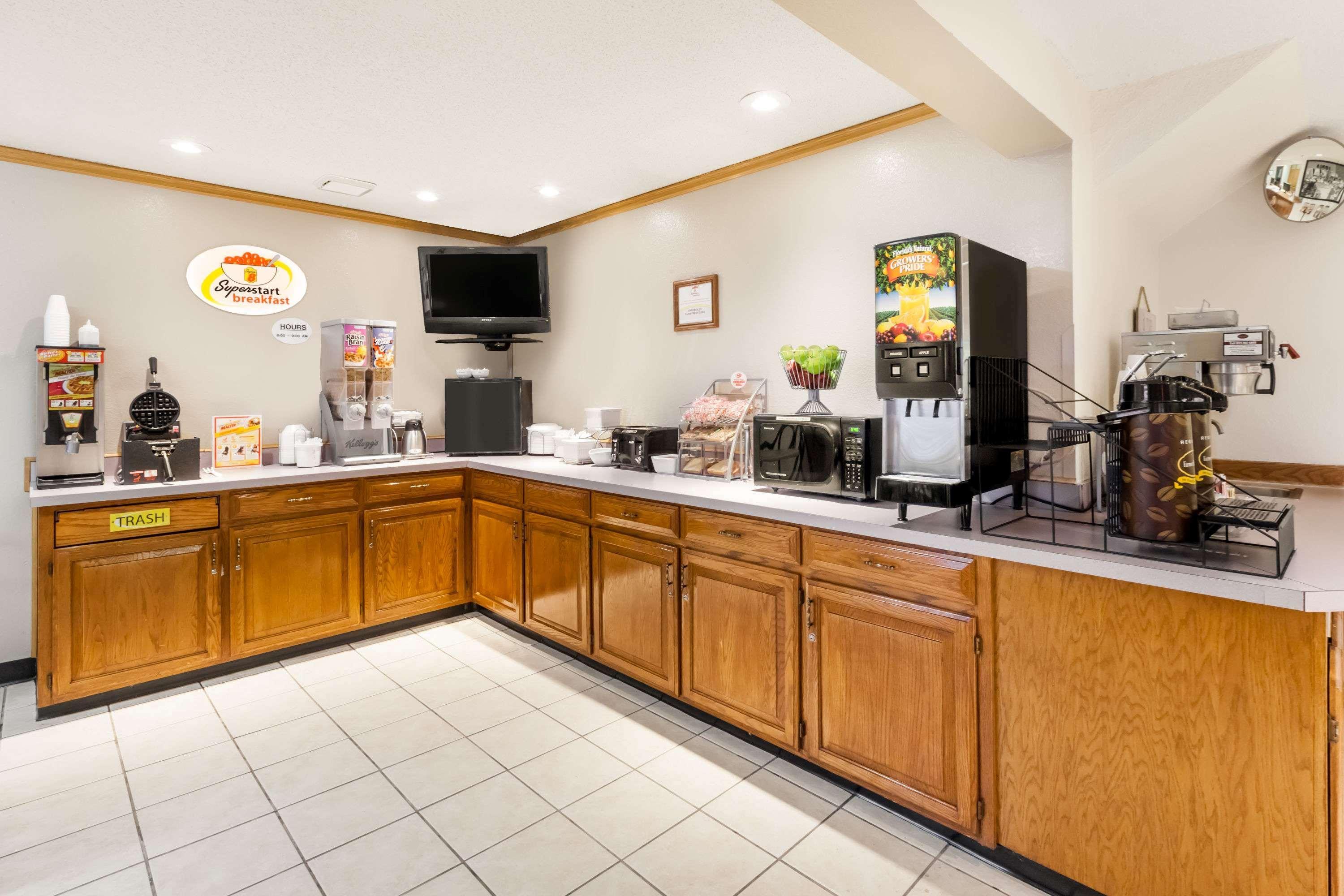 Super 8 by Wyndham Ionia MI 4/30