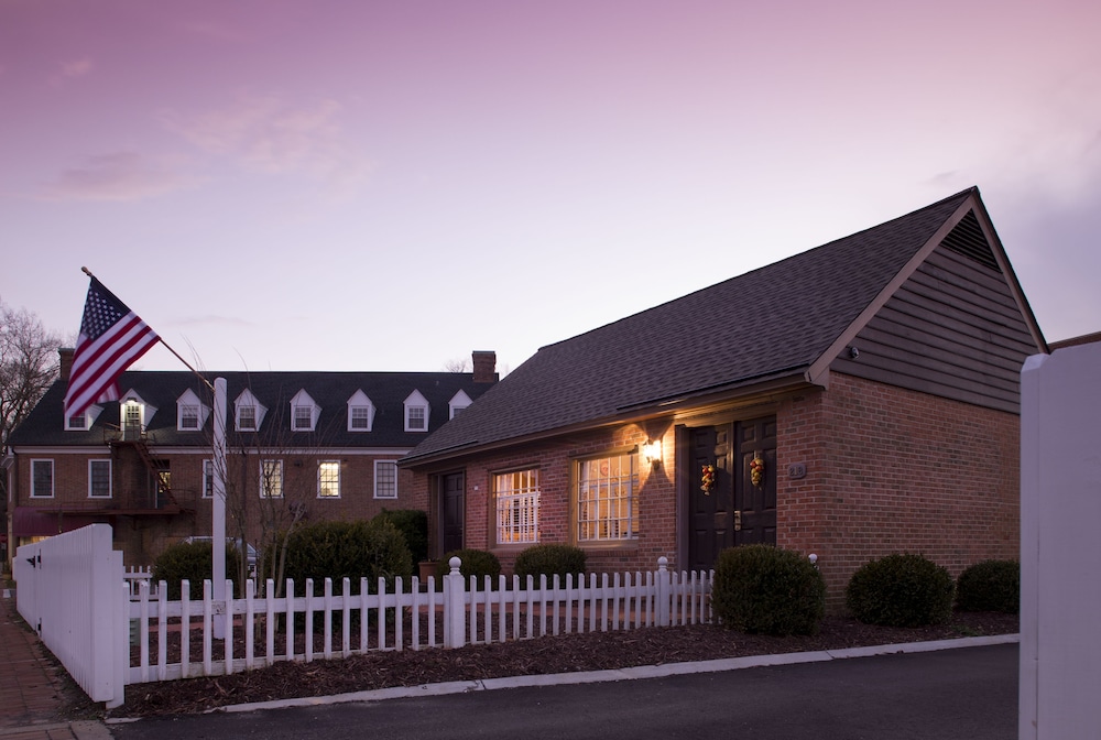 The Fife And Drum Inn 2/50