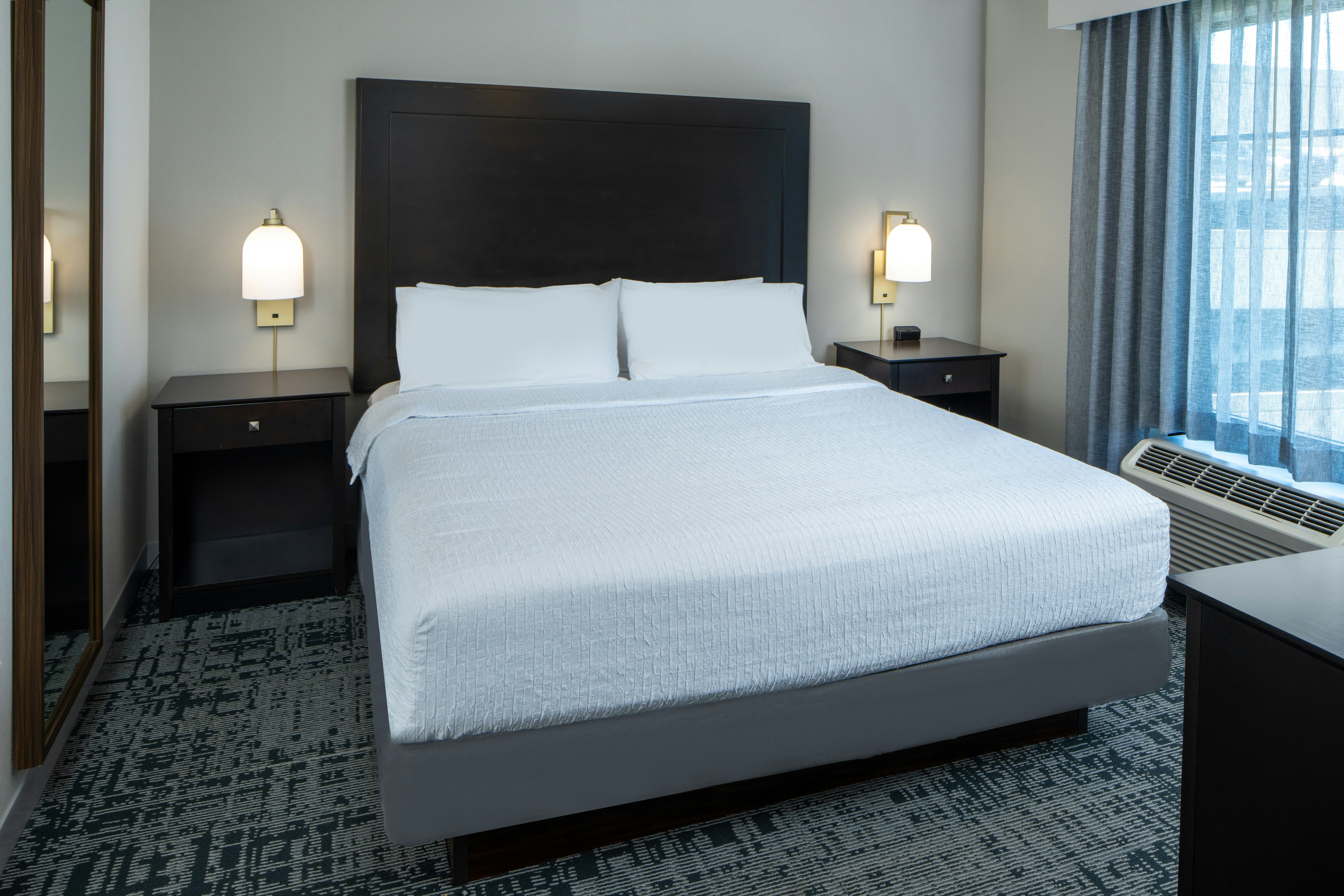 1 BEDROOM, SUITE, KING BED