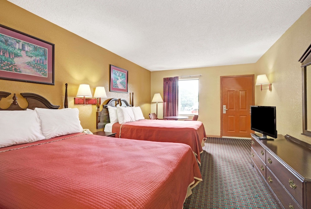 Travelodge By Wyndham Forest Park Atlanta South 16/27