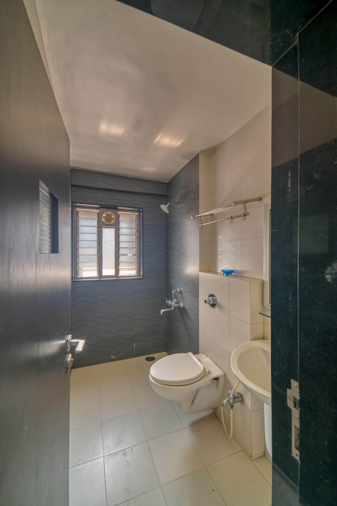 Hotel Grand Ashwin 40/41