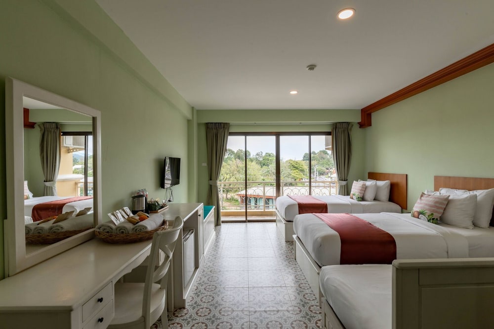 Room, Triple, 3 Beds, Street View، ROYAL PINEAPPLE HOTEL a welcome to wealth and good fortune 3/7