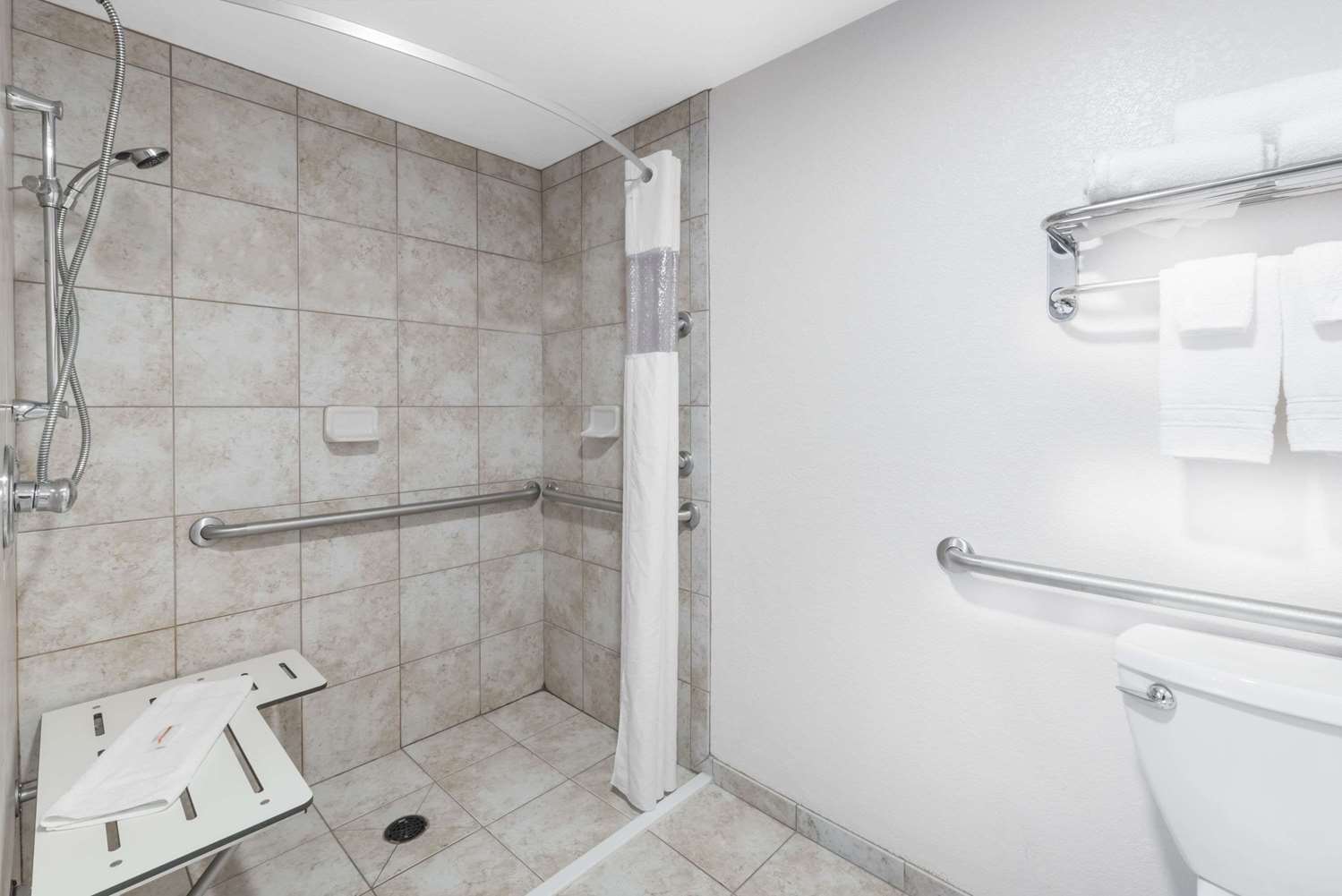 Days Inn by Wyndham Bismarck 31/32