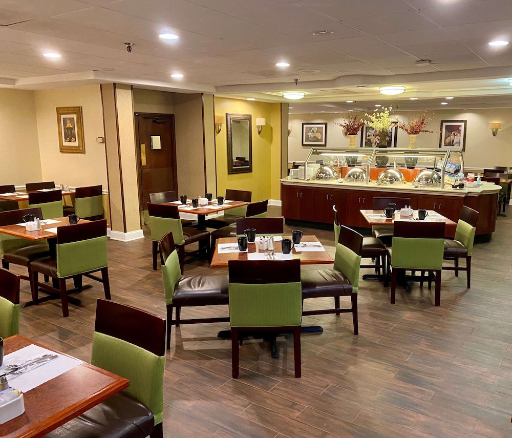 Radisson Hotel Philadelphia Northeast 55/79