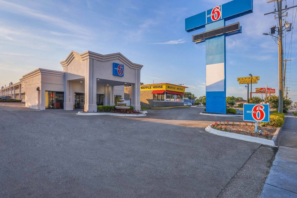 Motel6 Jacksonville, NC 45/50