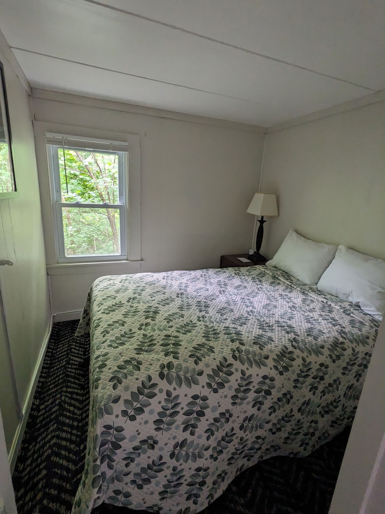 Perrys Motel & Cottages Ltd 16/47