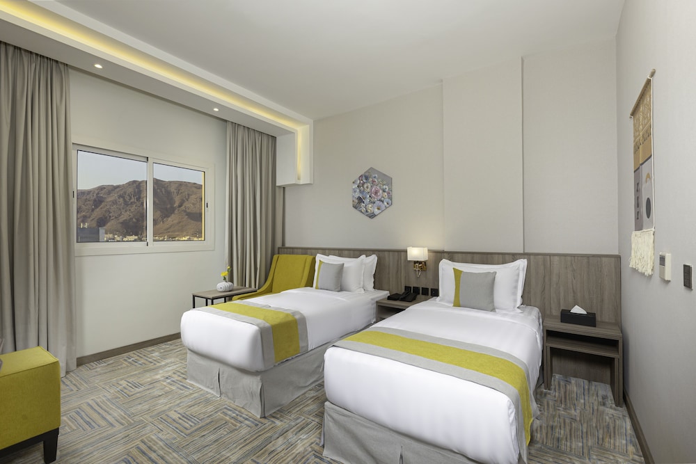 The Seasons Hotels 8/17
