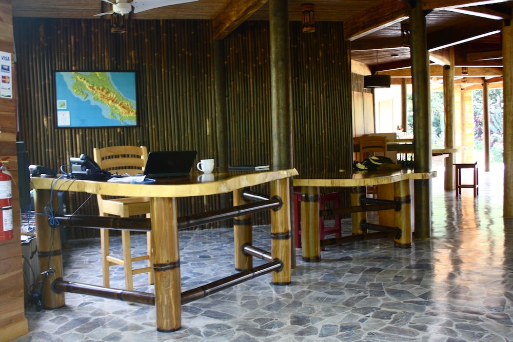 Macaw Lodge 47/64