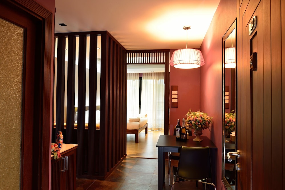 Burapa Boutique 40/67