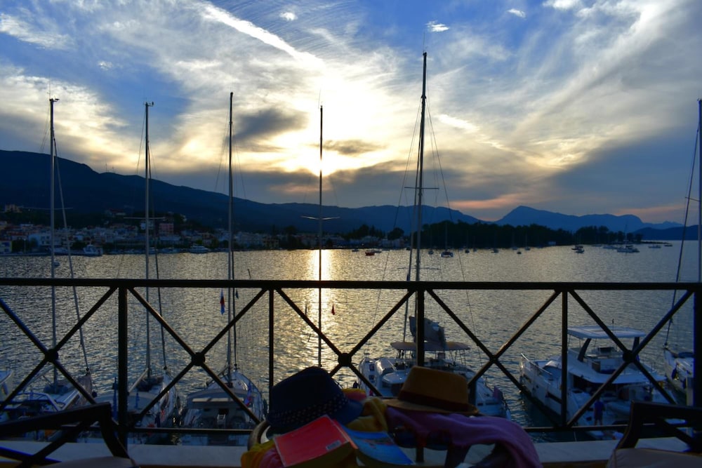 Hotel Manessi 19/62