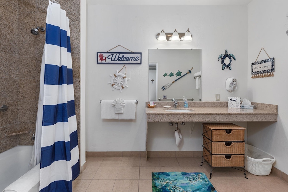 Beach House Inn & Suites 23/50