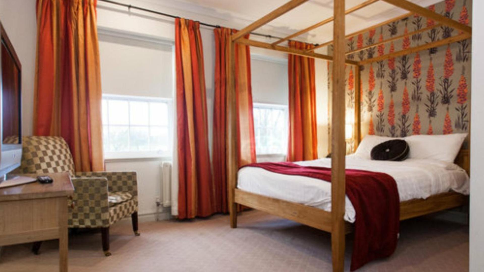 Four Poster