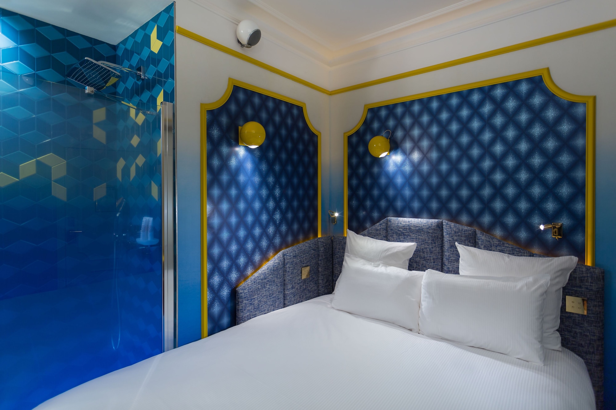 Room at Idol Hotel, PARIS