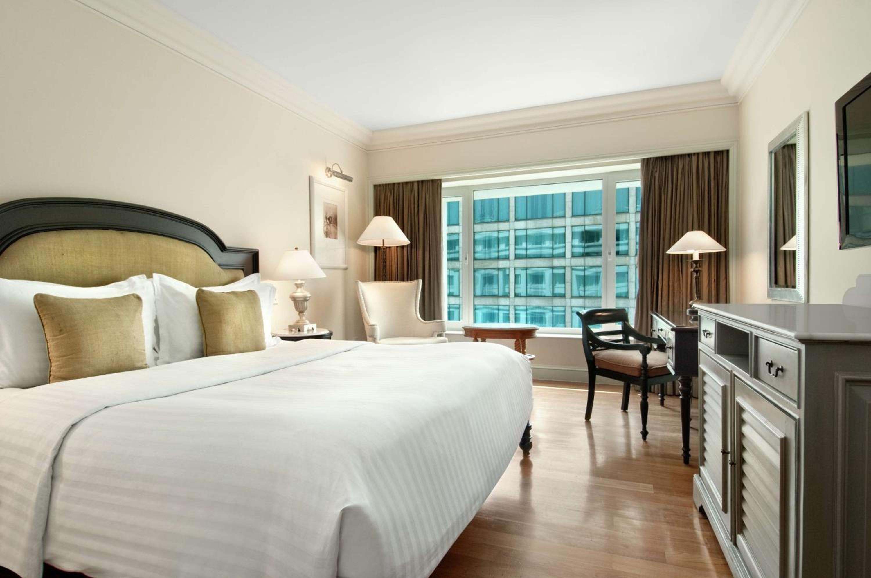 GUEST ROOM, DELUXE, KING BED