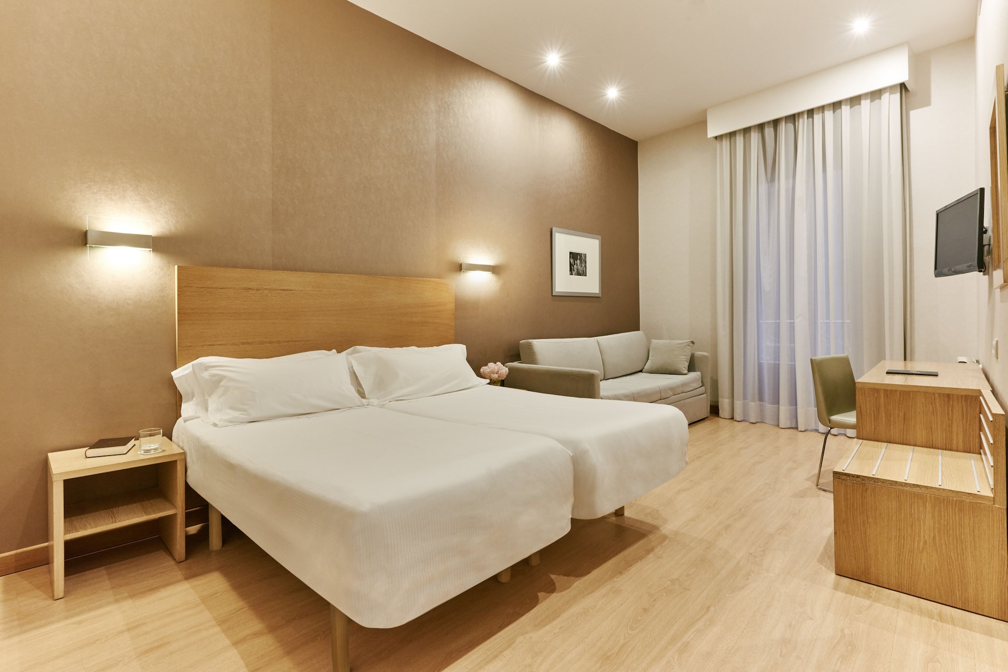 City, Triple, Double Bed, Gran Via View, Sofa