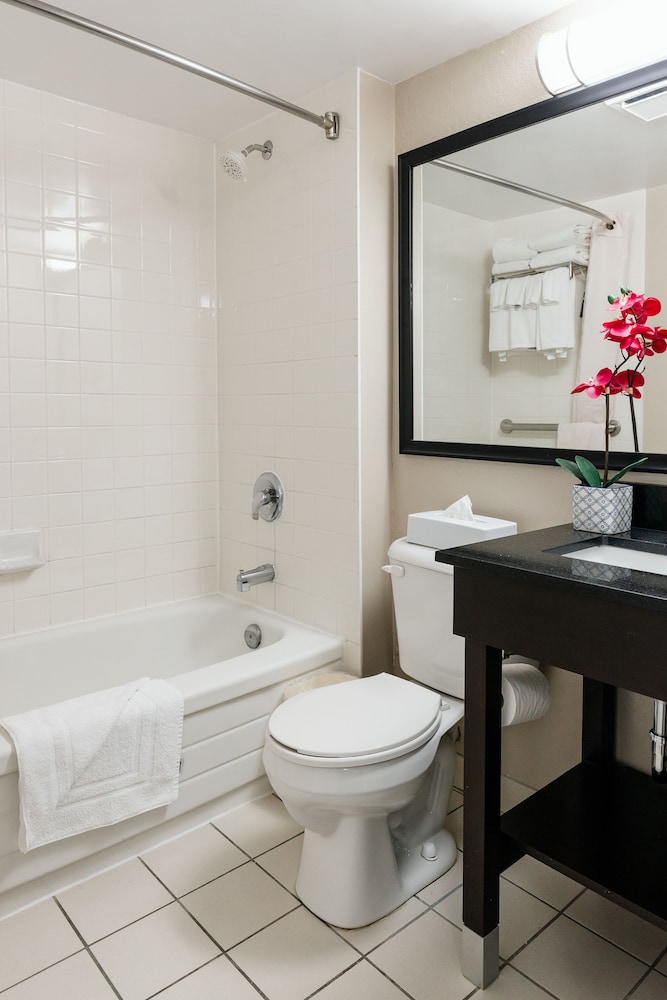 Travelodge by Wyndham Ottawa East 7/31