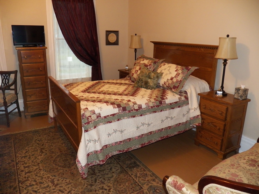 Grand Victorian Inn 6/32