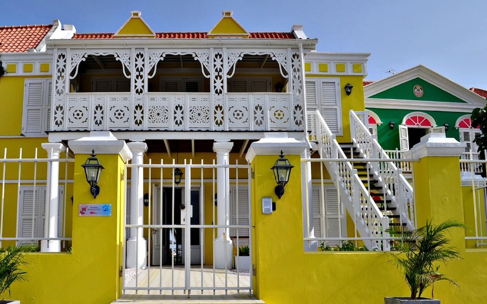 Scuba Lodge & Ocean Suites 4/76