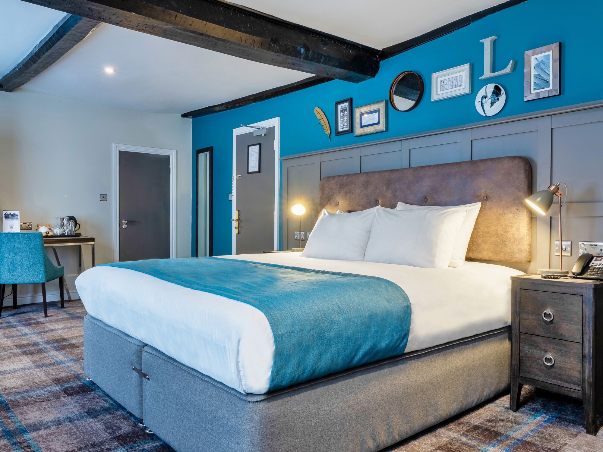DELUXE, KING BED, SOFA