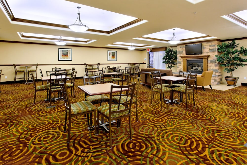 Holiday Inn Express Hotel and Suites Fresno Northwest-Herndon 31/42