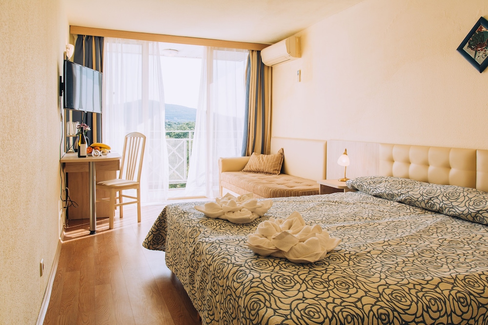 Albena Beach Club 8/50